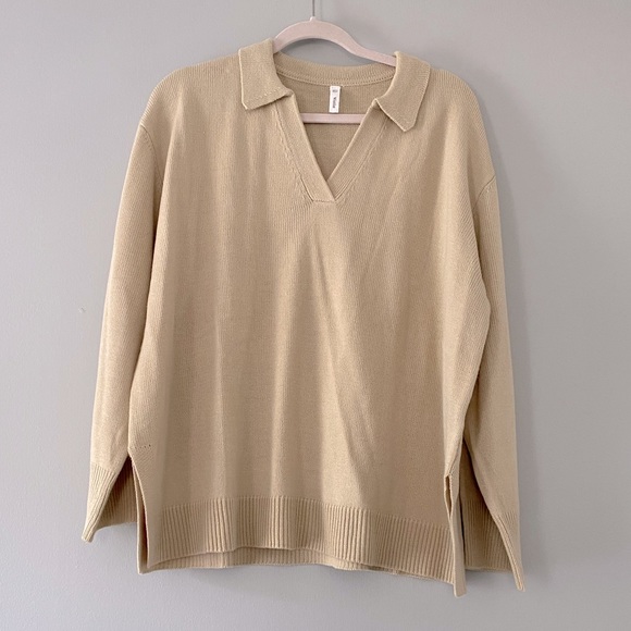 Wishlist Other - Wishlist cream  collared split v neck  pullover sweater size M/L
